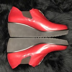 Donald J. Pliner Red Italian Leather Wedge Zipper